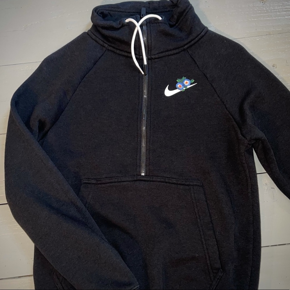 Xsmall Nike 3 quarter zip sweatshirt.
